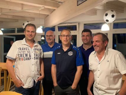 Die Führungsriege des FC 03 Radolfzell (v.l.):  Präsident Oliver Preiser, Vorstand Sport Alexander Thumer, Vorstand Jugend Patric Schmidt, Bereichsvorstand Marketing Michele Angilletta sowie Bereichsvorstand Event Norbert Maier. Die Führungsriege des FC 03 Radolfzell (v.l.):  Präsident Oliver Preiser, Vorstand Sport Alexander Thumer, Vorstand Jugend Patric Schmidt, Bereichsvorstand Marketing Michele Angilletta sowie Bereichsvorstand Event Norbert Maier.