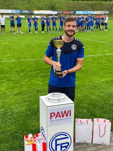 Der PAWI-Cup geht an den FC 03 Radolfzell Der PAWI-Cup geht an den FC 03 Radolfzell
