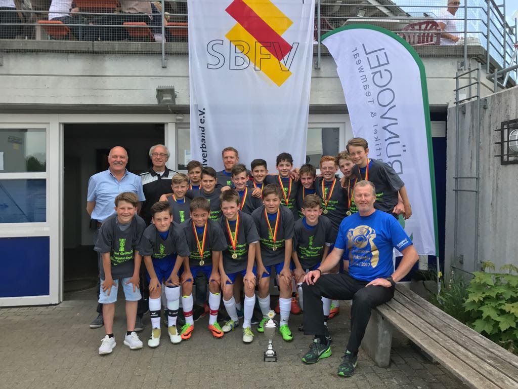 Bezirkspokalsieger 2017: der Jahrgang 2004 des FC 03 Radolfzell Bezirkspokalsieger 2017: der Jahrgang 2004 des FC 03 Radolfzell