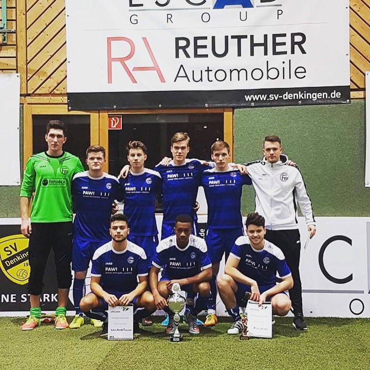 Hintere Reihe v.l.n.r.: Alain Abaz, Niklas Schmidt, Justin Krieg, Eric Erdmann, Nico Blessing, Trainer Steffen Kautzmann.  Vordere Reihe v.l.n.r.: Ruben Macedo-Francisco (Torschützenkönig), Urgel da Silva Tomas, Marco Mendes (Spieler des Turniers) Hintere Reihe v.l.n.r.: Alain Abaz, Niklas Schmidt, Justin Krieg, Eric Erdmann, Nico Blessing, Trainer Steffen Kautzmann.  Vordere Reihe v.l.n.r.: Ruben Macedo-Francisco (Torschützenkönig), Urgel da Silva Tomas, Marco Mendes (Spieler des Turniers)