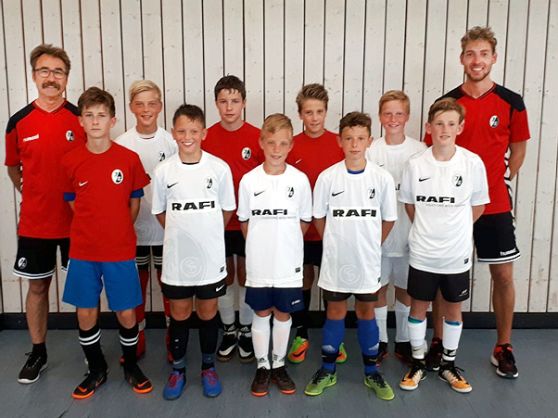 Die SC Freiburg-Fördergruppe des FC 03 Radolfzell: Abschied vom Jahrgang 2006 Die SC Freiburg-Fördergruppe des FC 03 Radolfzell: Abschied vom Jahrgang 2006